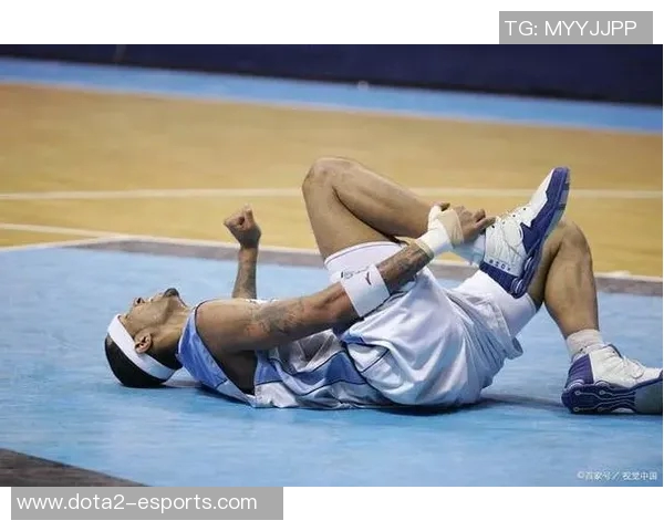 足球场上的硬碰硬：那些因摔倒摔掉牙齿的传奇球星